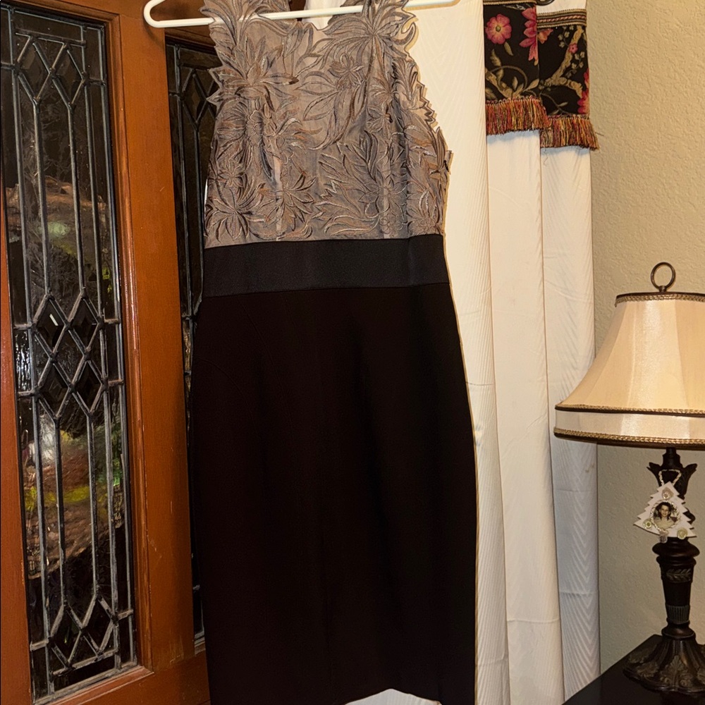 Karen Millen Elegant Black and Cream Sleeveless Dress